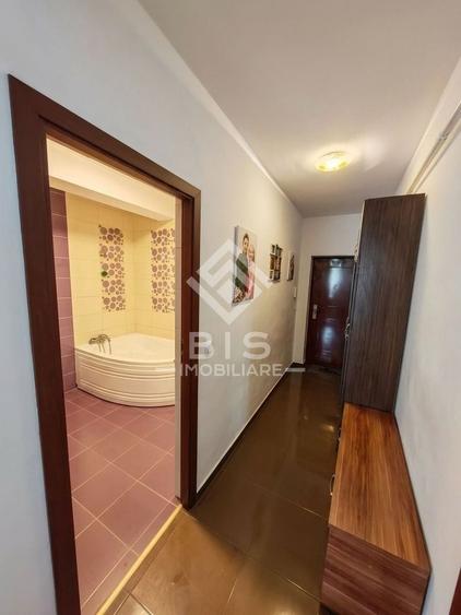 Apartament cu 3 camere decomandat în Sud