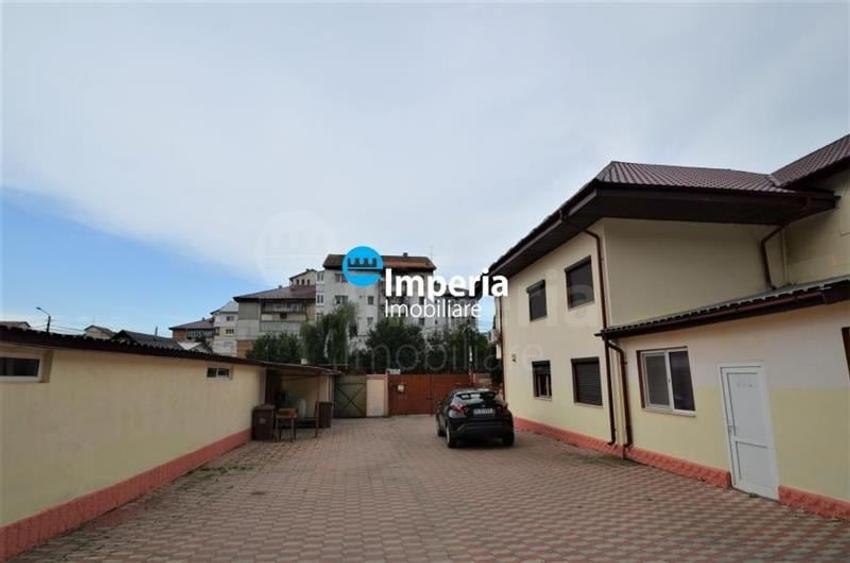 Casă individuală cu 11 camere cu Canalizare în Tomești