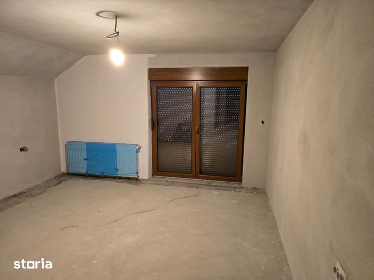 Casă cu 4 camere cu Teren 500 Mp în Unirea