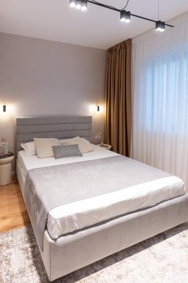 Apartament cu 3 camere decomandat în Tunari