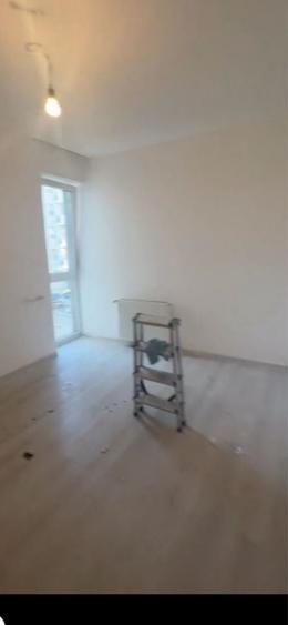 Apartament cu 2 camere decomandat în Tractorul