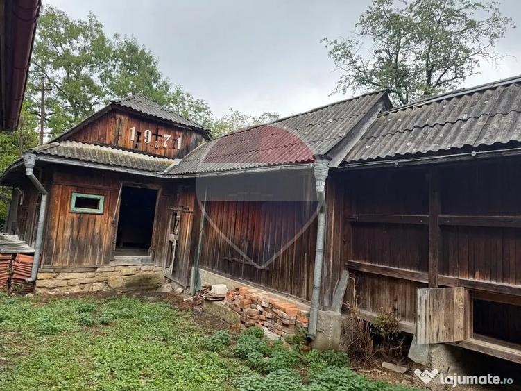 Casă cu 4 camere cu Teren 7700 Mp în Breb