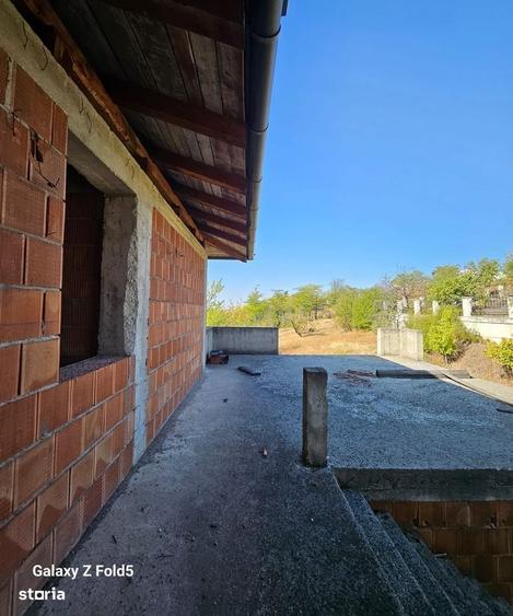 Casă cu 4 camere cu Teren 1400 Mp în Central