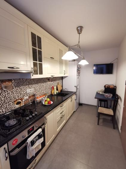 Apartament cu 3 camere decomandat în Giurgiului
