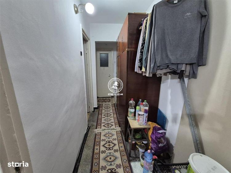 Apartament cu 3 camere semidecomandat în Limanu