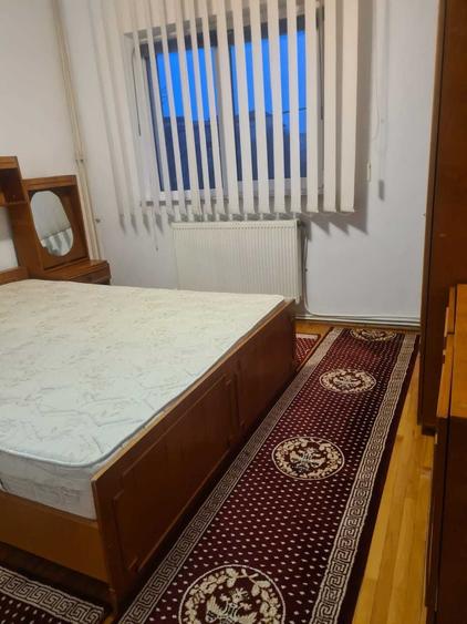 Apartament cu 3 camere decomandat în Nicolina