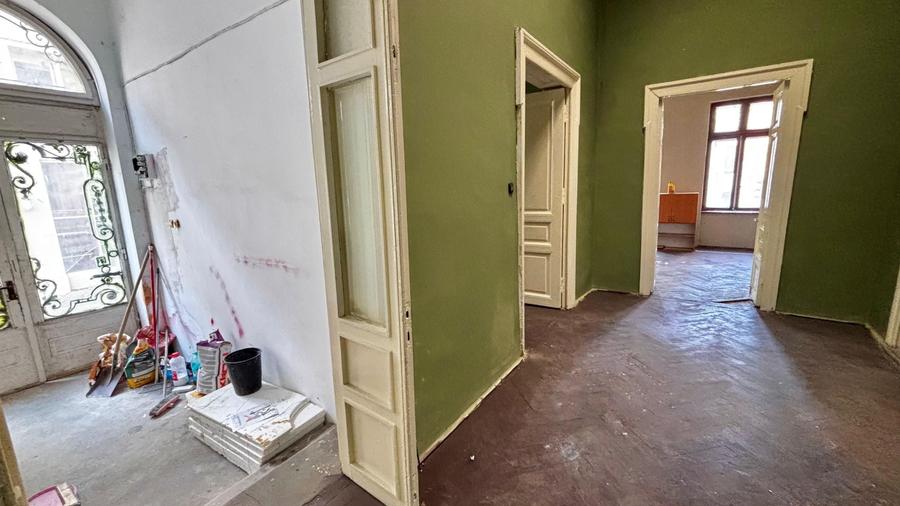 Casă individuală cu 5 camere cu Canalizare în Central