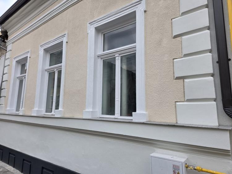 Casă individuală cu 5 camere cu Canalizare în Central