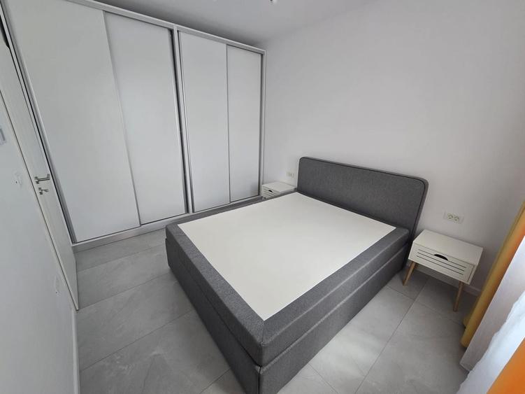 Apartament cu 3 camere semidecomandat, mobilat în Moșnița Nouă
