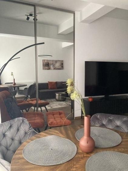 Apartament cu 2 camere semidecomandat, mobilat în Victoriei
