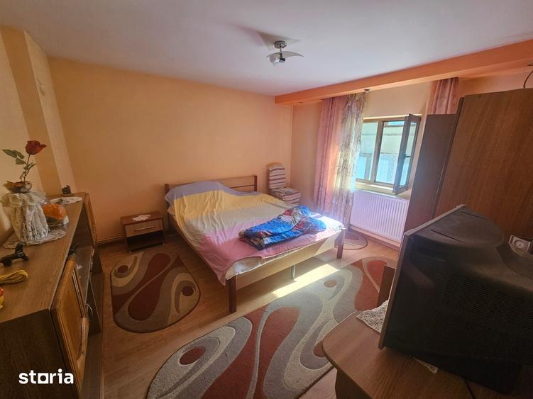 Casă cu 3 camere cu Teren 100 Mp în Central