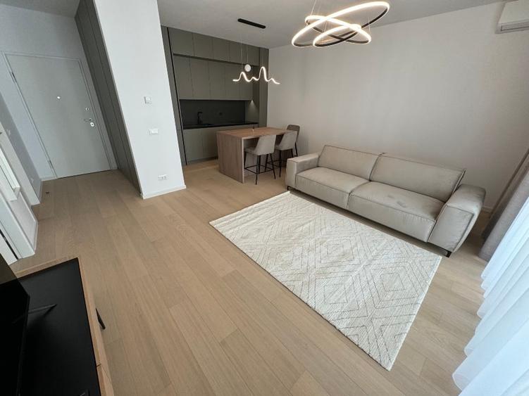 Apartament cu 2 camere semidecomandat, mobilat în Băneasa