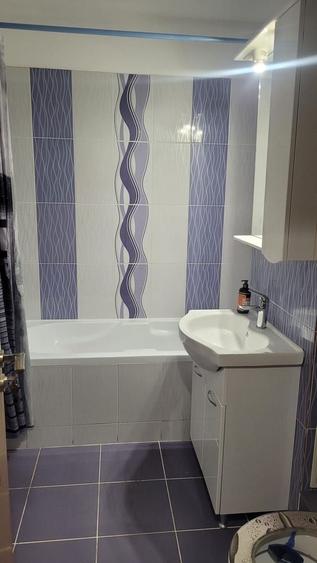 Apartament cu 3 camere decomandat în Far
