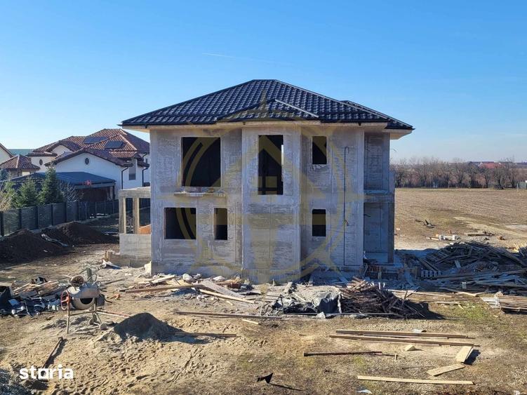 Casă cu 5 camere cu Teren 500 Mp în Corbeanca