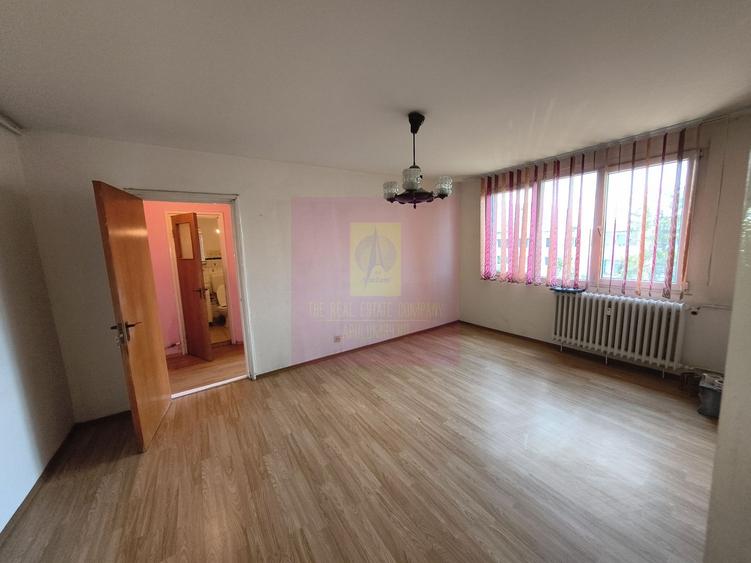 Apartament cu 3 camere semidecomandat în Valea Ialomiței