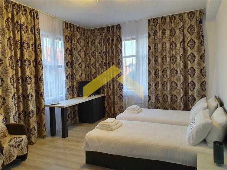 Casă individuală cu 15 camere cu Piscina în Micălaca