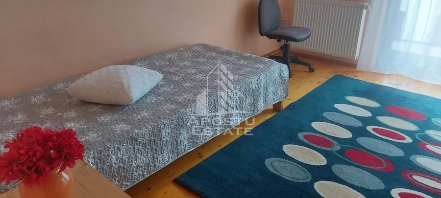 Apartament cu 3 camere semidecomandat, mobilat în Braytim
