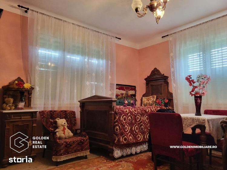 Casă cu 6 camere decomandat cu Teren 10900 Mp în Bârzava