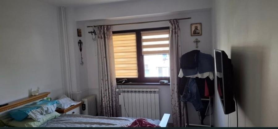 Apartament cu 3 camere decomandat în Lacul Tei