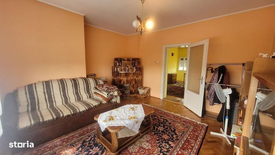 Casă cu 4 camere cu Teren 443 Mp în Livada