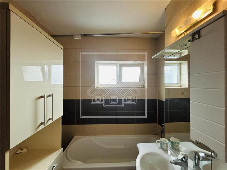 Apartament cu 3 camere decomandat în Șelimbăr