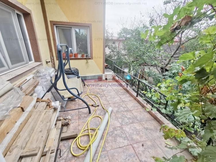 Casă individuală cu 5 camere decomandat cu Canalizare în Andronache