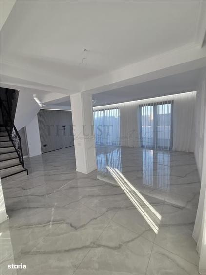 Casă cu 4 camere în Odăi