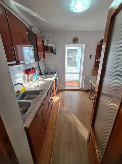 Vind 2camere decomandate et2 - 1