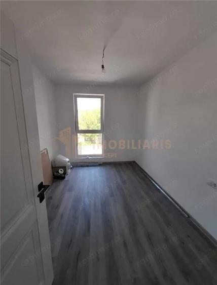 Apartament cu 3 camere în Independenței