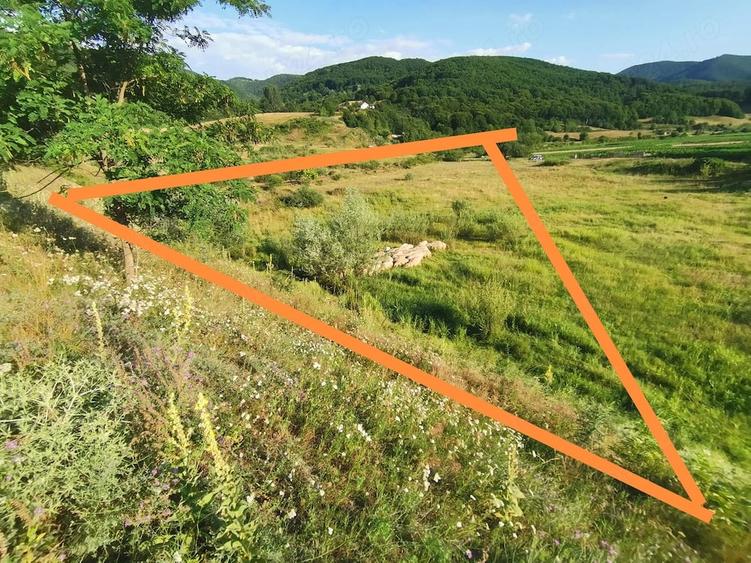 Teren de 708 mp, în Tău