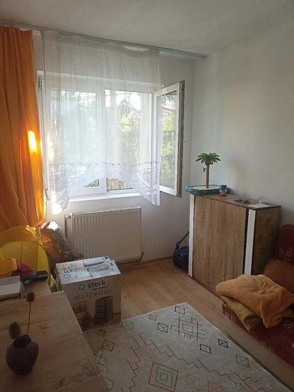 Apartament cu 2 camere semidecomandat în Simeria