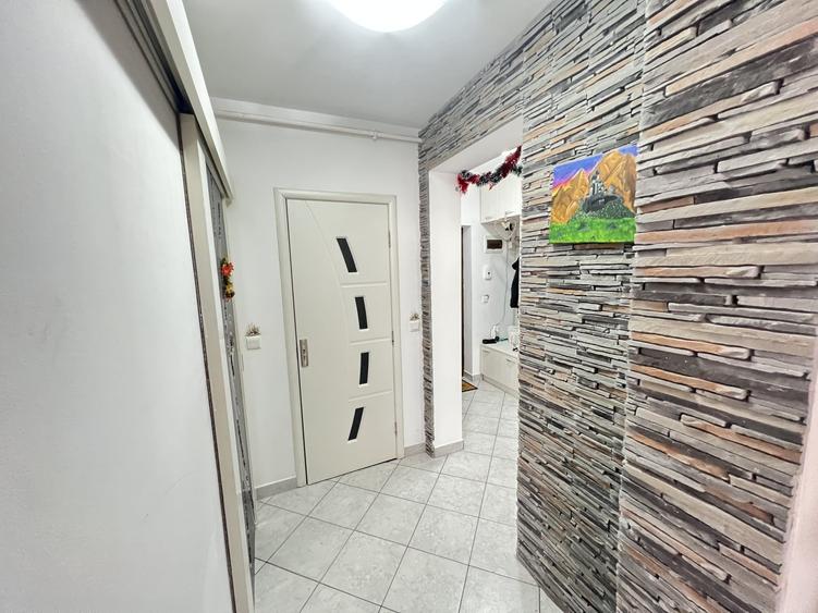 Apartament cu 2 camere decomandat, mobilat în Sânpetru