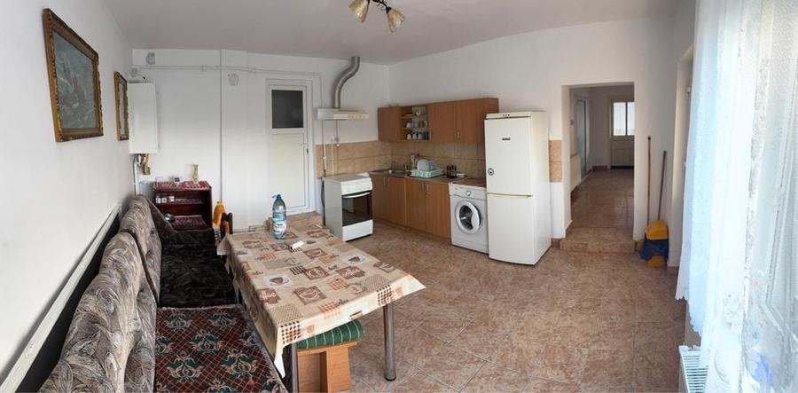 Casă cu 3 camere în Cărpiniș