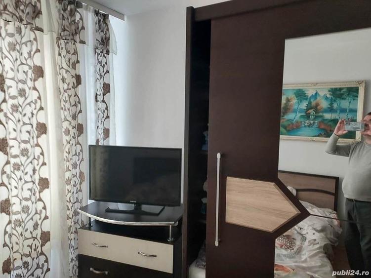 Apartament cu 4 camere decomandat în Roman