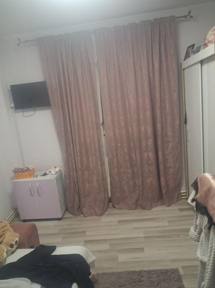 Apartament cu 4 camere semidecomandat în Zboiu