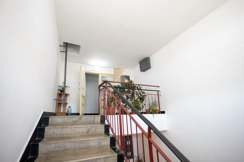 Apartament cu 3 camere decomandat, mobilat în Bartolomeu