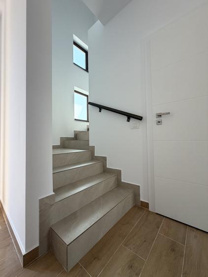 Duplex cu 4 camere cu Canalizare în Covaci