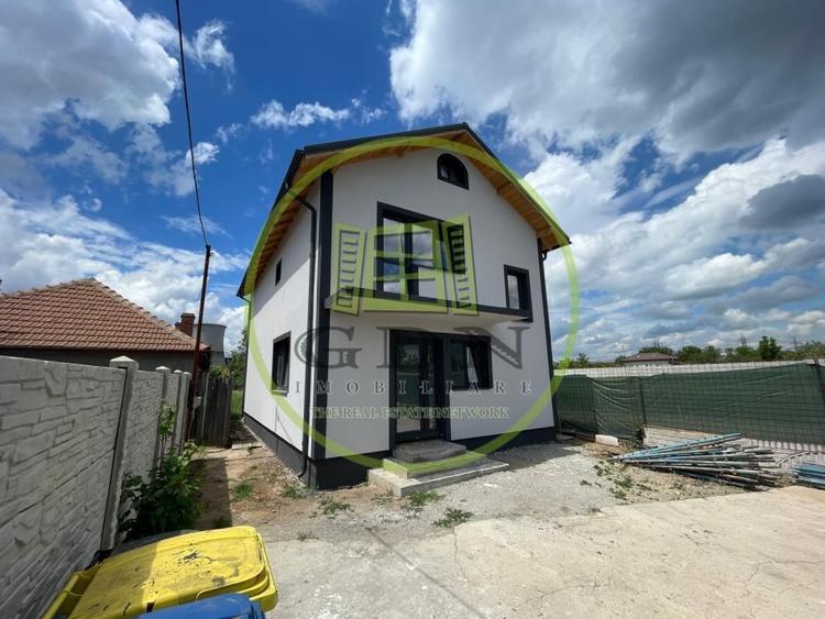 Casă individuală cu 5 camere cu Canalizare în Bariera Vâlcii