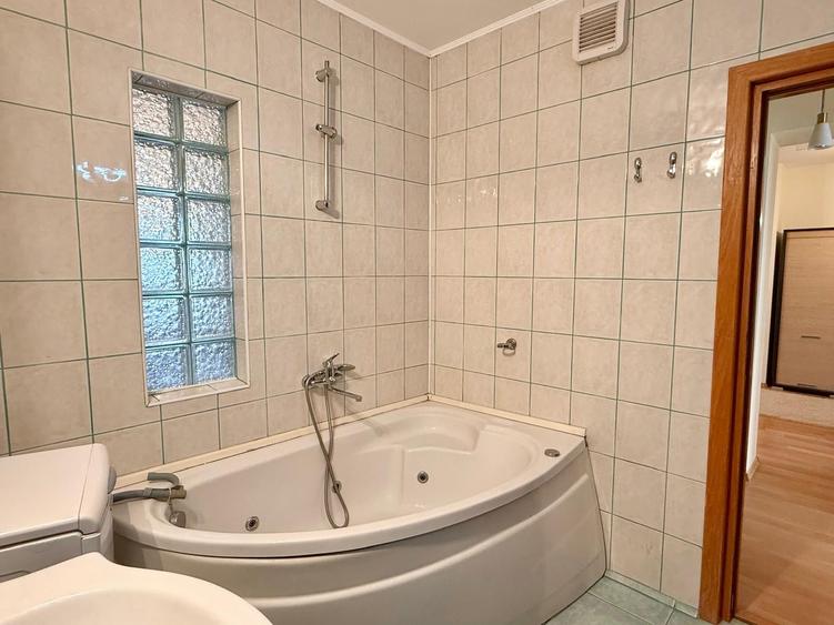Apartament cu 3 camere decomandat în Cazino