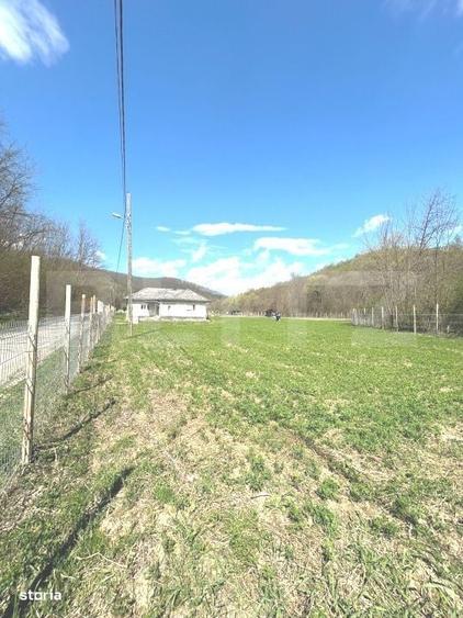 Casă cu 2 camere cu Teren 1760 Mp în Florești