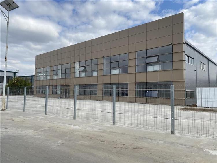 Spațiu industrial, de 4,260 mp, în Central