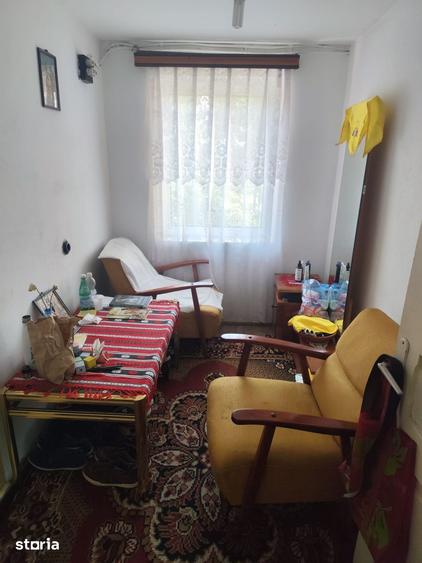 Casa de vanzare cu garaj ?i pivni?a - 12