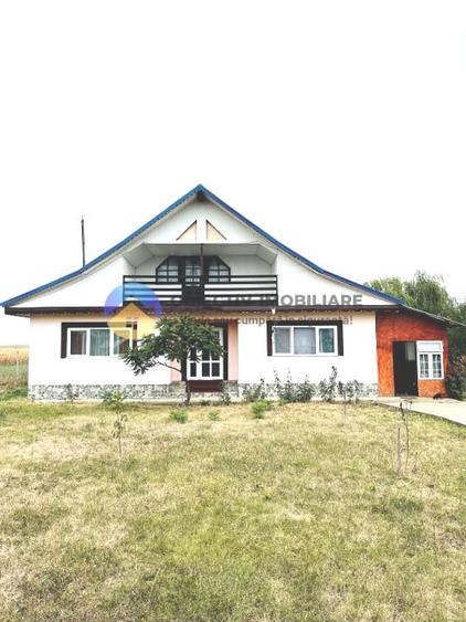 Casă cu 3 camere cu Teren 1300 Mp în Slobozia (Roznov)