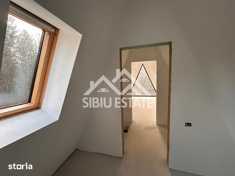 Casă cu 4 camere cu Teren 1000 Mp în Porumbacu de Jos