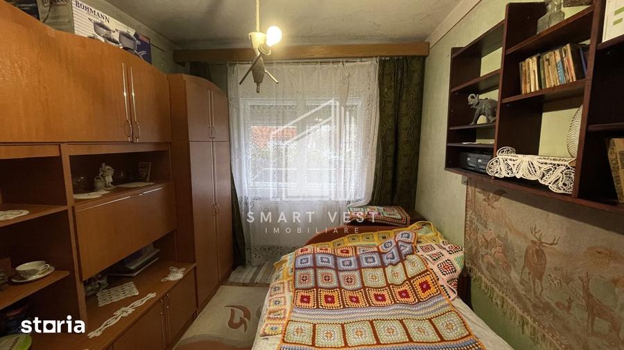 Apartament cu 4 camere semidecomandat în Micro 15
