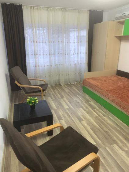 Garsonieră decomandată, mobilată în Central