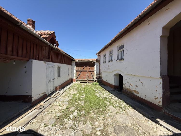 Casă cu 4 camere cu Teren 400 Mp în Poiana Sibiului