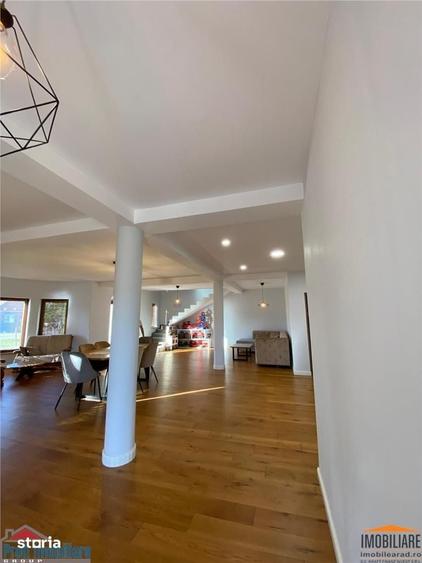 Casă cu 6 camere cu Teren 923 Mp în Târnova