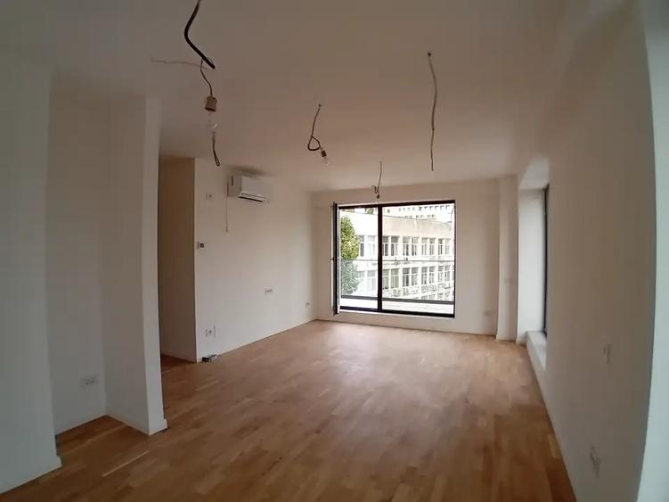 Apartament cu 4 camere decomandat în Unirii