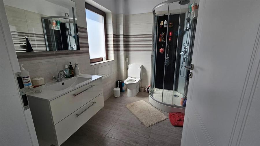 Casă cu 3 camere cu Canalizare în Vișan